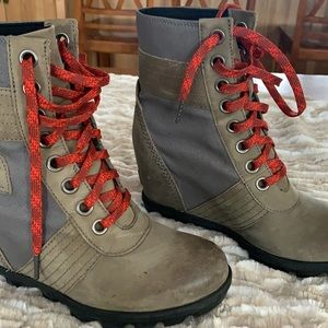 Sorel wedge boots, excellent condition, only wore a handful of times. Size 8 1/2